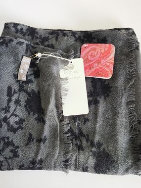 Petrusse Light Wool Scarf Gray Black Fringe Made in France New with Tags